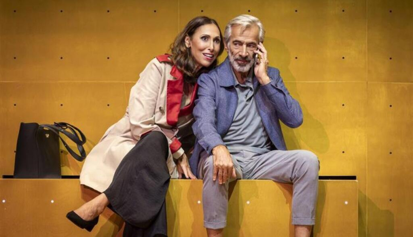 Arriba, al Teatre Goya, Mejor no decirlo, una comèdia sobre la sinceritat protagonitzada per Imanol Arias i María Barranco