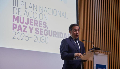 El ministro de Asuntos Exteriores, Unión Europea y Cooperación, José Manuel Albares, presenta el III Plan Nacional Acción Mujeres, Paz y Seguridad 2025-2030. / © lamoncloa.gob.es. Ministerio de la Presidencia.