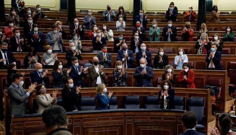 La ministra de Hacienda, María Jesús Montero, aplaudida en el Congreso tras la aprobación de los Presupuestos Generales del Estado de 2021 