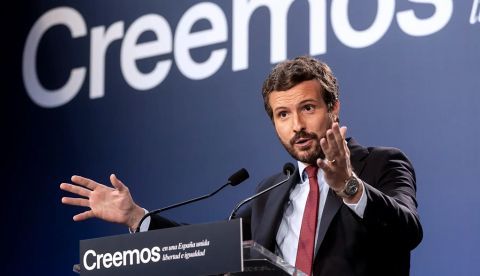 Bajo fuego demoscópico amigo