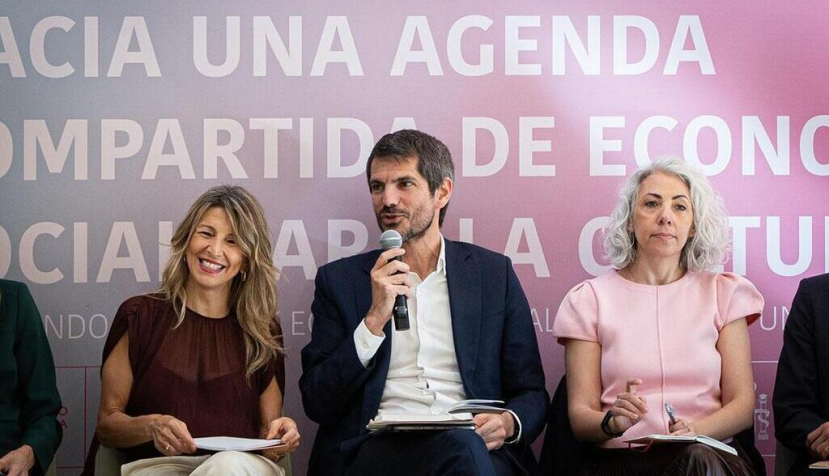 La vicepresidenta segunda y ministra de Trabajo y Economía Social, Yolanda Díaz, y el ministro de Cultura, Ernest Urtasun, durante el acto "'Conectando Cultura y Economía Social". / © lamoncloa.gob.es. Ministerio de la Presidencia.