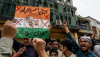 Manifestation anti-indienne devant un bâtiment à Rawalpindi atteint par un tir de drone, à Rawalpindi (Pakistan), le 8 mai 2025. Aamir Qureshi/AFP
