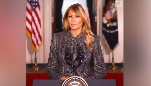 Melania Trump se despide instando "a escoger el amor sobre el odio"