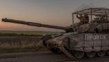 Des militaires ukrainiens dans la zone de Soumy (Ukraine, à quelques kilomètres de la frontière russe), le 14 août 2024. L'opération lancée le 6 août sur le territoire russe a déjà permis aux Ukrainiens de prendre plusieurs dizaines de localités et provoqué le déplacement de 180 000 personnes. Roman Pilipey/AFP