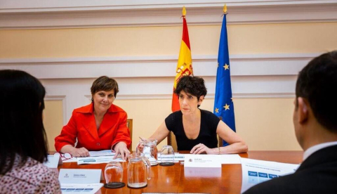 La ministra de Inclusión, Seguridad Social y Migraciones y portavoz del Gobierno, Elma Saiz, durante una reunión. / © lamoncloa.gob.es. Ministerio de la Presidencia.
