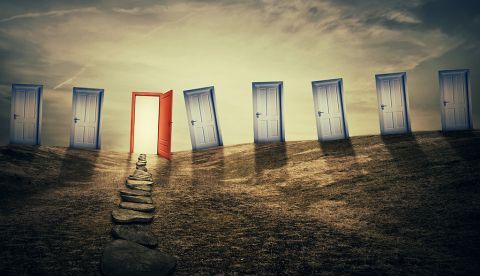 Por exceso y por defecto: imaginación y realidad