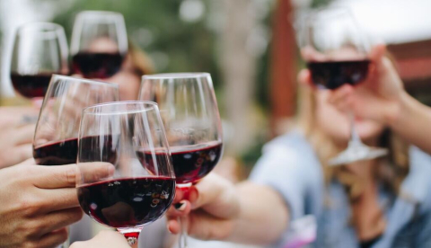Ni el tinto es solo para el invierno ni el verano es solo de blancos