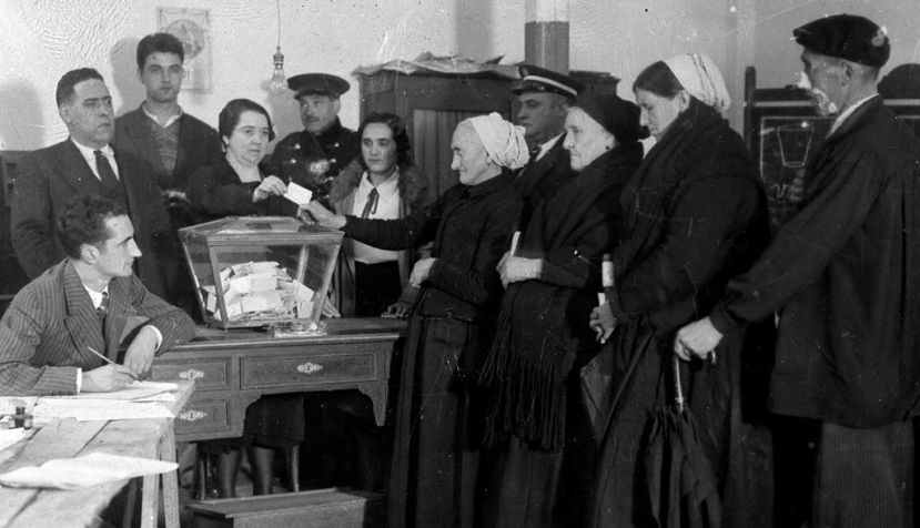 Referéndum autonómico del 5 de noviembre de 1933 en Éibar, primera vez que la mujer puede votar, en el resto de España lo hicieron en las elecciones generales del 19 de noviembre de 1933. Foto realizada por Indalecio Ojanguren.