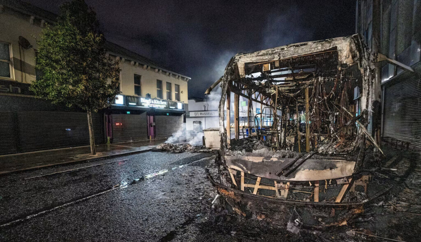 Violencia en Belfast: un recordatorio incómodo de las personas inocentes que fueron “quemadas” durante el conflicto norirlandés