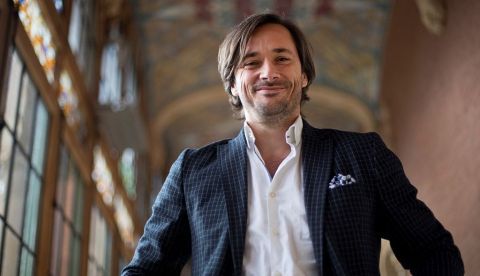 El investigador del Instituto de Tecnología Suiza de Lausanne, Gregoire Courtine, posa durante la presentación hoy, en el IV Congreso Internacional de Reparación de la Médula Espinal, de un medicamento combinado con estimulación eléctrica que ha permitido que animales con parálisis hayan podido volver a caminar. EFE