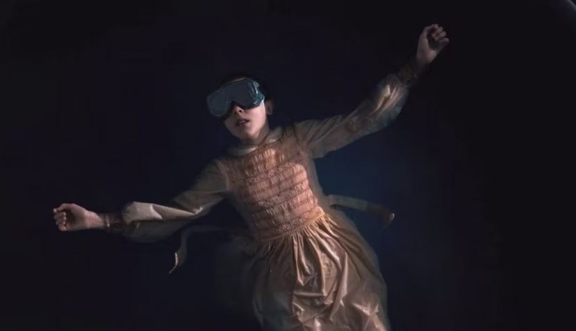 Once, la protagonista de Stranger Things, flota en una piscina en el capítulo de la serie titulado La Bañéra (TqE7).Stranger Things Netflix