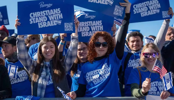 Des chrétiens affichent leur soutien à Israël lors de la Marche pour Israël le 14 novembre 2023 à Washington. Passages