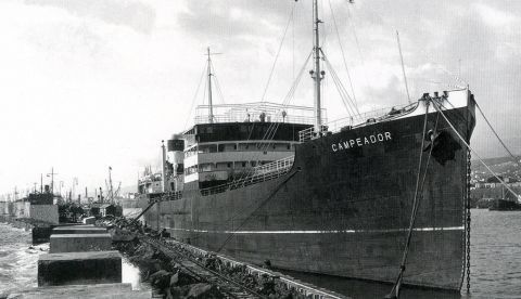 BT CAMPEADOR. Foto A. Benitez. Archivo Diaz Lorenzo. Del libro LA ESTELA DEL PETROLEO