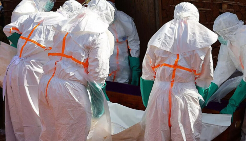 Traslado de una víctima de la epidemia de ébola en la República Democrática del Congo. RTVE