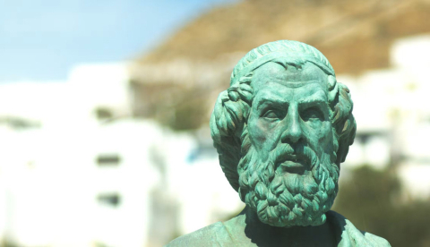 Estatua de Homero en Grecia. Thirasia/Shutterstock