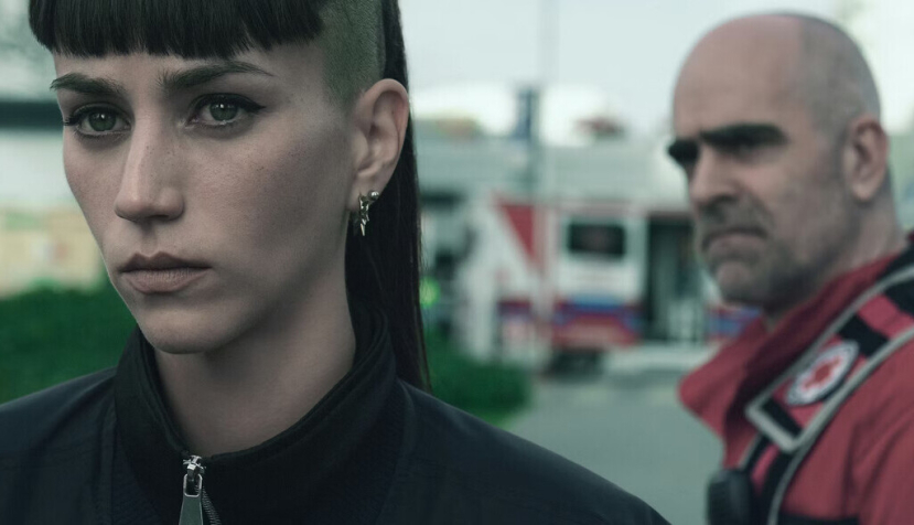 Claudia Salas y Luis Tosar en una imagen de la serie Salvador, estrenada en 2026. Jaime Olmedo/Netflix