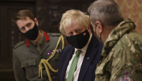 Kiev, Ucrania. El Primer Ministro Boris Johnson es informado por el Coronel James HF Thurstan sobre la Operación Orbital durante su visita a Ucrania. Foto de Andrew Parsons / No 10 Downing Street / Flickr