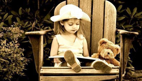 La vida y los autores: La función educativa de la literatura infantil y juvenil en su evolución histórica