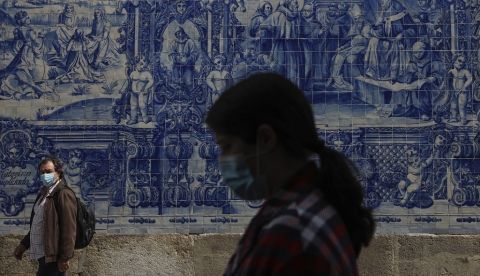 Portugal desarrolla la primera mascarilla que inactiva el virus de Covid-19/EFE/EPA/JOSE COELHO