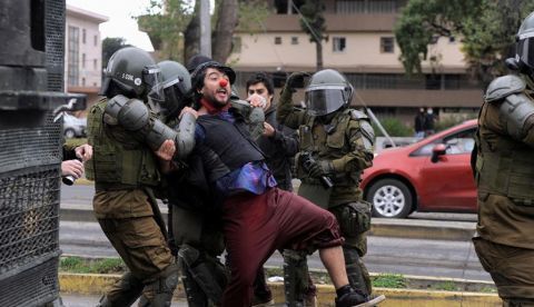 Protestas en Chile por la muerte de un malabarista a manos de un policía