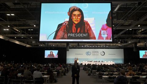 La ministra de Medio Ambiente de Chile y presidenta de la COP25, Carolina Schmidt, durante su participación esta noche, sábado, en el plenario de la Cumbre del Clima que se celebra en Madrid. EFE/FERNANDO VILLAR