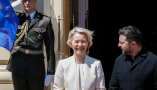 El presidente ucraniano, Volodímir Zelenski, asiste a una reunión en Kiev con la presidenta de la Comisión Europea, Ursula von der Leyen, en julio. Sergey Dolzhenko / EPA