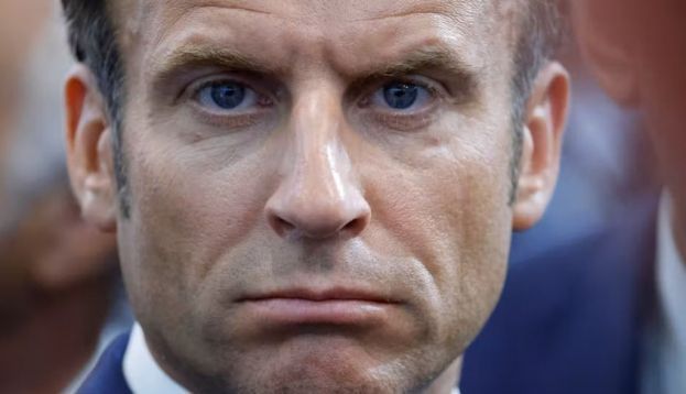 Emmanuel Macron est-il vraiment un centriste ? Image prise lors de sa visite au salon Eurosatory à Villepinte dans le nord de Paris le 13 juin 2022 à l'entre-deux tours des élections législatives. Ludovic marin/AFP