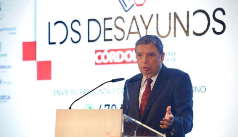 El ministro de Agricultura, Pesca y Alimentación, Luis Planas, durante su intervención en el desayuno informativo organizado por el diario Córdoba. / © lamoncloa.gob.es. Ministerio de la Presidencia.