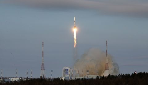 Lanzamiento de un cohete Soyuz-2.1b para poner en órbita un satélite de la serie Meteor-M en el cosmódromo Vostochny a las afueras de Tsiolkovsky (Rusia). EFE/ Maxim Shipenkov/Archivo