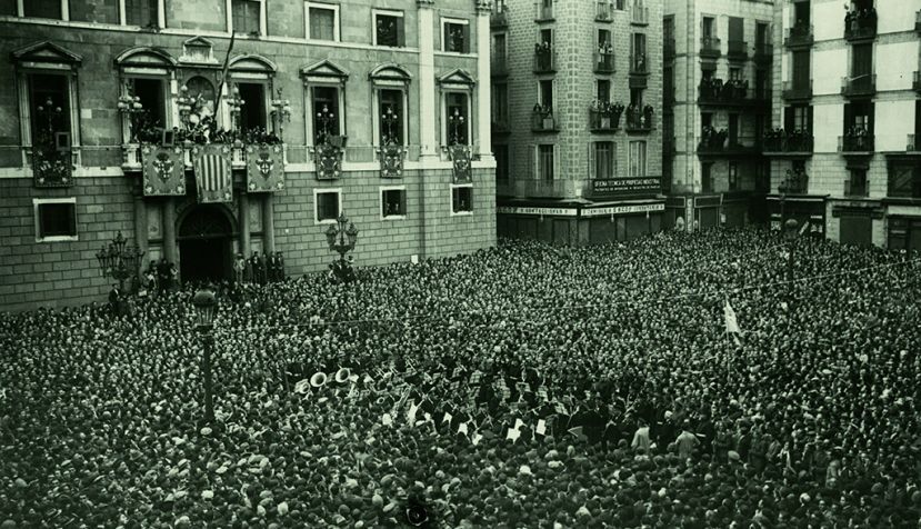 Proclamación de la Segunda República en la plaza de San Jaime de Barcelona. / Wikipedia