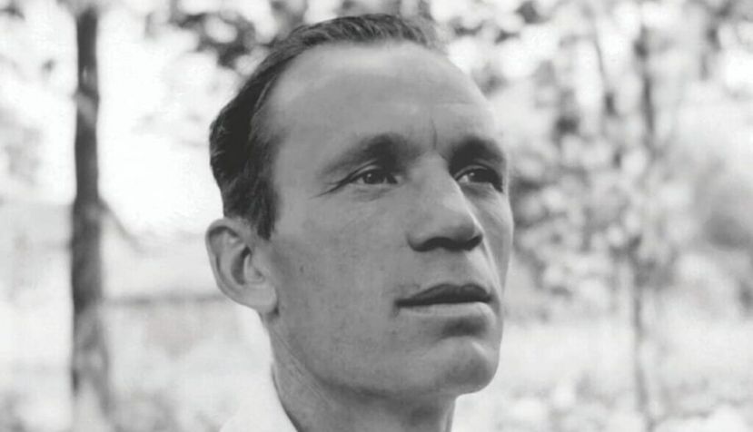 Jim Higgins, “El soldado alto”, cuenta en un libro su lucha por la democracia