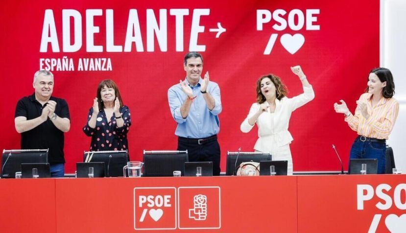 Los españoles votan avance y frenan la involución
