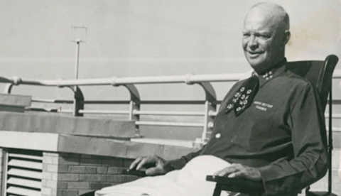 El presidente Eisenhower en 1957 en el hospital militar de Denver donde atendieron su trombosis cardíaca. Foto: Biblioteca del Congreso de Estados Unidos.