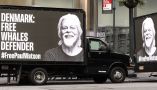 Publicité en faveur de la libération de Paul Watson devant l'ambassade du Danemark aux Etats-Unis. Lec Radin/shutterstock