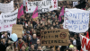 Des manifestants dans les rues de Bordeaux (Gironde), le 18 mars 2006, contre le contrat première embauche (CPE). Michel Gangne/AFP