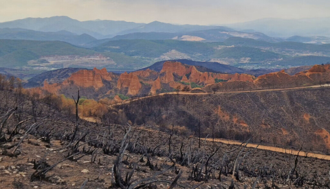 Paisaje afectado por el incendio forestal de Yeres (León) de 2025, que afectó al paraje de las Médulas, patrimonio de la UNESCO. Antonio Girona García, Author provided (no reuse)