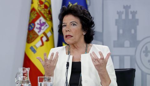 MADRID, 28/06/2019.- La portavoz del Gobierno en funciones, Isabel Celaá, durante la rueda de prensa posterior al Consejo de Ministros. Celaá ha anunciado que el Gobierno ha solicitado a Francia la extradición del exdirigente de la banda terrorista ETA José Antonio Urrutikoetxea, Josu Ternera, por el atentado contra la casa cuartel de Zaragoza en 1987, que causó la muerte a 11 personas, seis de ellas niños. EFE/Ballesteros