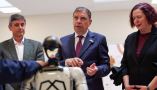 El ministro de Agricultura, Pesca y Alimentación, Luis Planas, en La Vega Innova, en San Fernando de Henares (Madrid). / © lamoncloa.gob.es. Ministerio de la Presidencia.