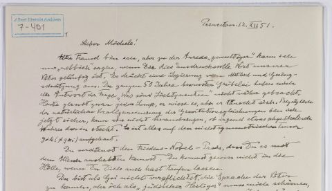 Fotografía facilitada por la Universidad Hebrea de Jerusalén de una carta escrita por Einstein a su amigo e ingeniero ítalo-suizo Michele Besso, en la que bromea y reflexiona sobre diferentes asuntos, como la lengua hebrea o la fe. EFE 	   
