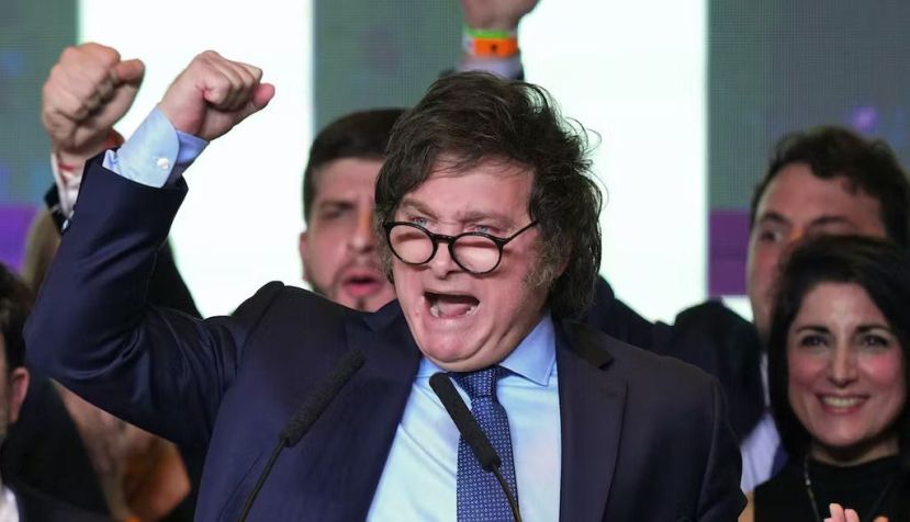 En qué consiste la promesa de Milei de dolarizar Argentina