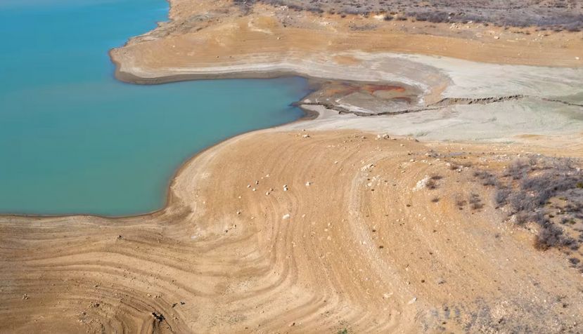 Embalse de La Viñuela (Málaga). Shutterstock / makasana photo