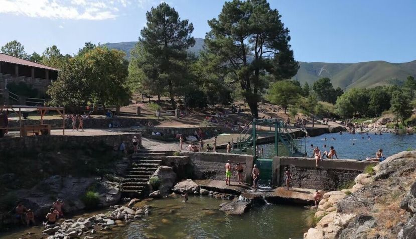 Piscina fluvial en Acebo (Cáceres, España). JCDphoto / Shutterstock