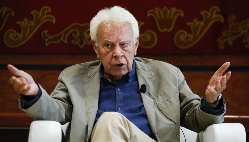 El expresidente del Gobierno, Felipe González durante el evento "Iberoamérica ante el Nuevo Orden Mundial" celebrado este pasado martes en la Universidad Autónoma, en Madrid. EFE/David Fernández