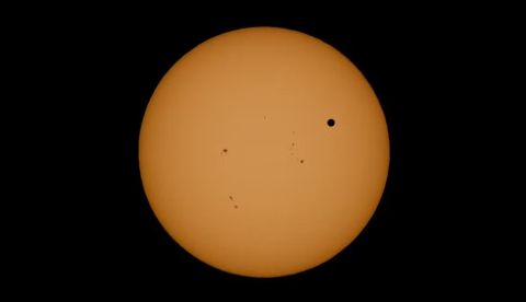 Tránsito de Venus ante el disco solar del 5 de junio de 2012. Wikimedia Commons/Brian Sims, CC BY-SA