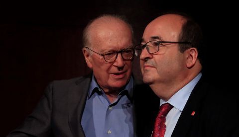 MADRID, 12/09/2019.- El primer secretario del PSC, Miquel Iceta (d), durante la conferencia sobre "El ideal federal" en el Ateneo de Madrid, presentada por el escritor y abogado Nicolás Sartorius (i). EFE/ Fernando Alvarado