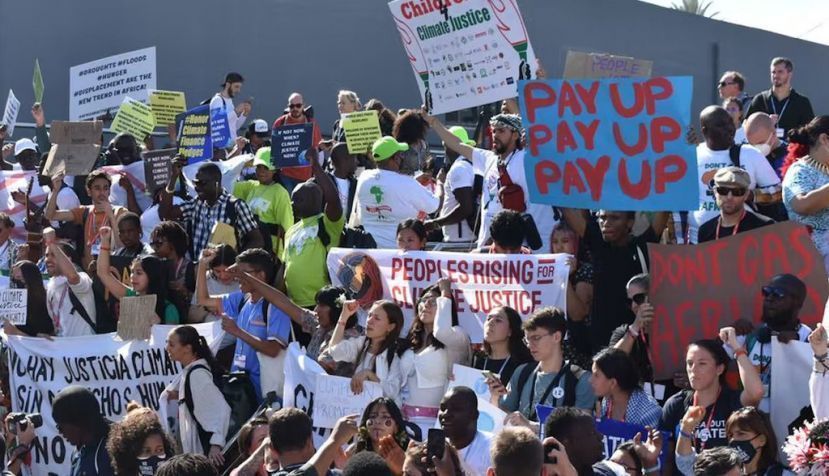 Activistas por el clima protestan en la COP27 de Sharm El-Sheikh. UN News / Laura Quiñones