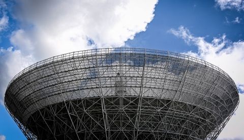 Telescopio. EFE/EPA/SASCHA STEINBACH