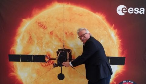 El director de Ciencia de la Agencia Espacial Europea (ESA), Günther Hasinger, posa con motivo del próximo despegue de la misión Solar Orbiter. EFE/ Carmen Rodríguez