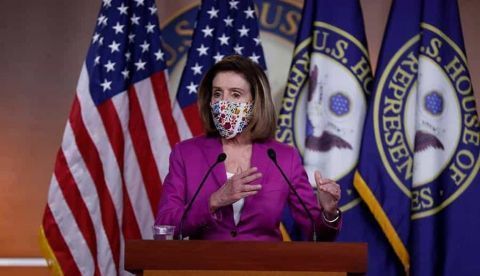 a presidenta de la Cámara de Representantes, la demócrata Nancy Pelosi.
