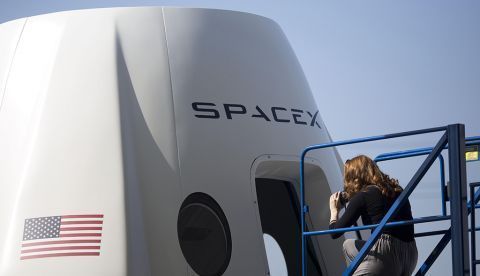 De obtener el "aprobado" el test, Crew Dragon podría ser autorizado para volar con los astronautas en solo unas semanas, lo que marcará la primera misión de vuelo espacial tripulada para la NASA en casi una década. EFE/Armando Arorizo/Archivo